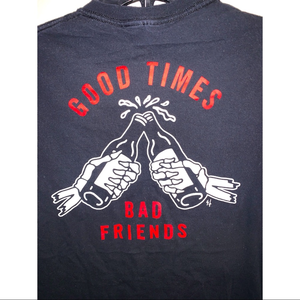 Excellent shape tee lurking glass size medium